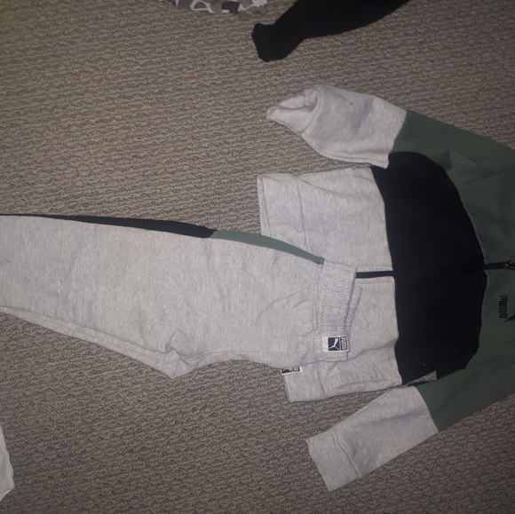 Track suits - Picture 3 of 4